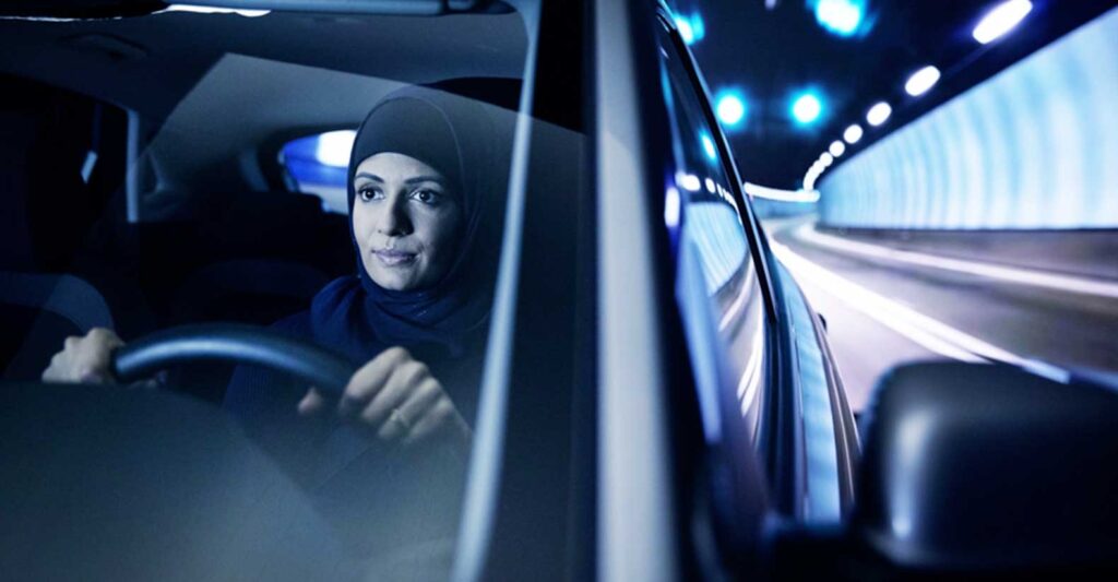 Donne libere di guidare finalmente anche in Arabia Saudita: Hyundai ha celebrato la caduta del divieto di guidare e ha deciso di sostenere le neo-automobiliste con varie iniziative e una campagna video diventata virale.
