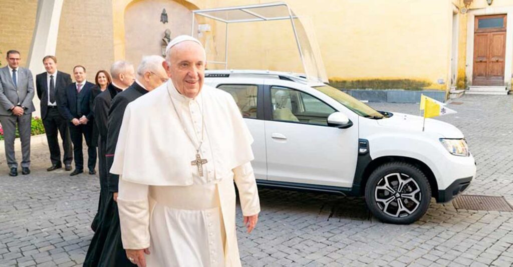 Il Gruppo Renault ha donato a sua Santità Papa Francesco un veicolo ad hoc appositamente studiato per i suoi spostamenti.