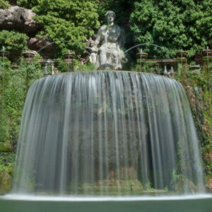 Fontana nel giardino di Villa d'Este, a Tivoli, lunga esposizione