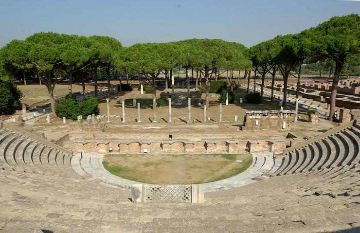 Teatro di Ostia Antica eretto sotto Augusto alla fine del I sec. a.C. 