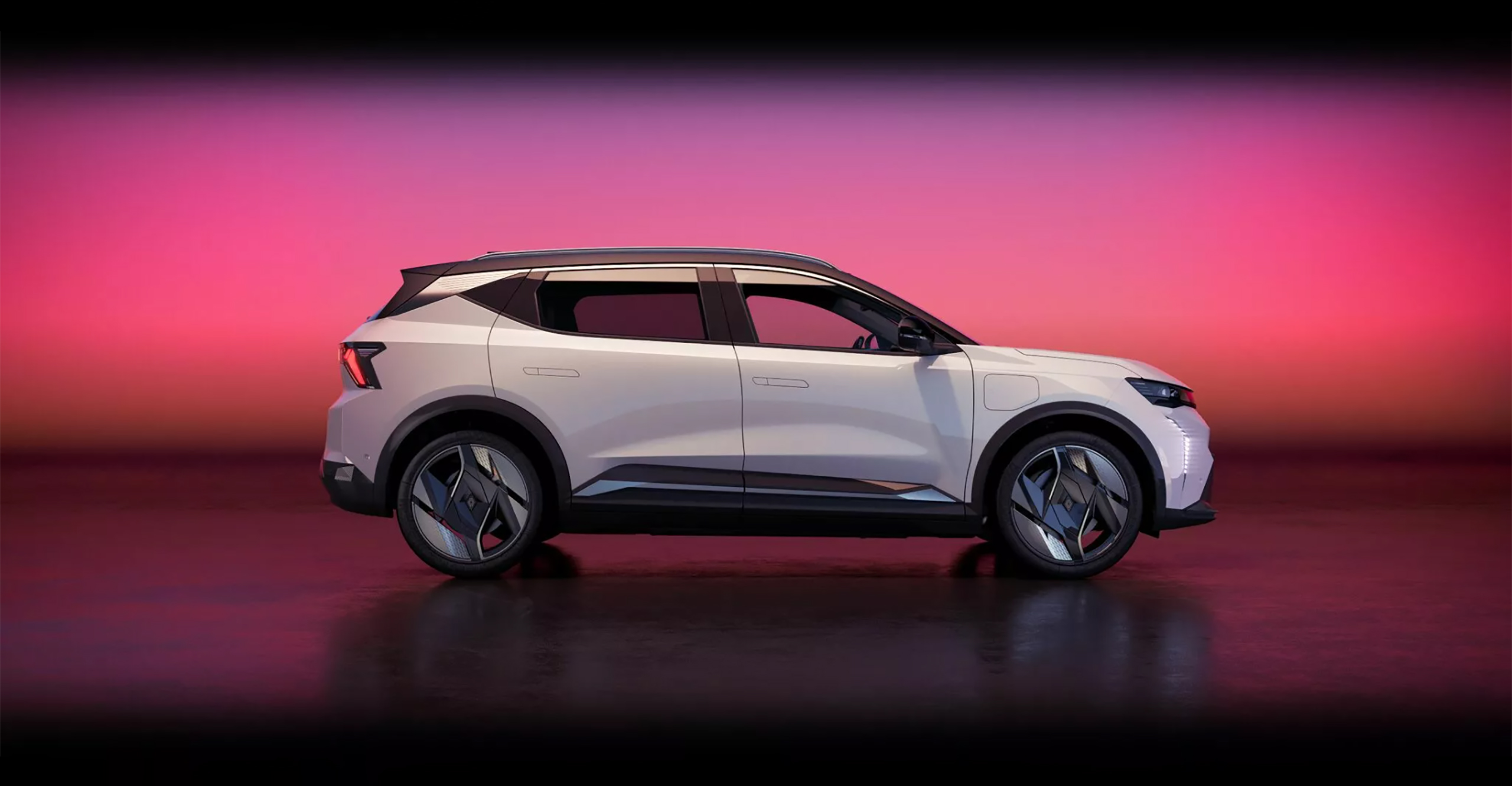 Renault Scenic E-Tech 100% electric è l'Auto dell'anno 2024