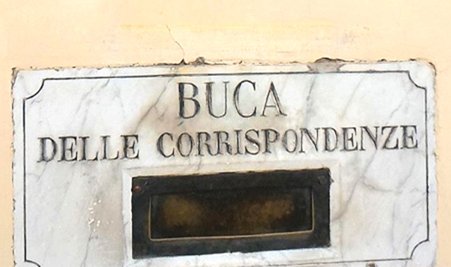 Le curiosità di Castel Gandolfo: la prima buca delle lettere al mondo