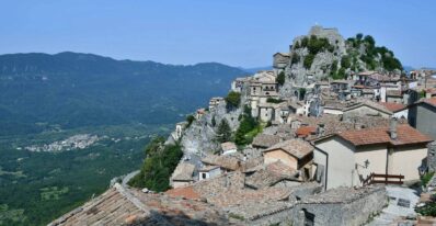 veduta di Cervara di Roma, borgo medievale del Lazio