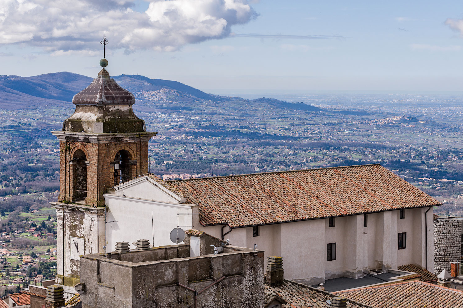 Gita fuori porta a Castel San Pietro Romano: la terrazza della ciociaria