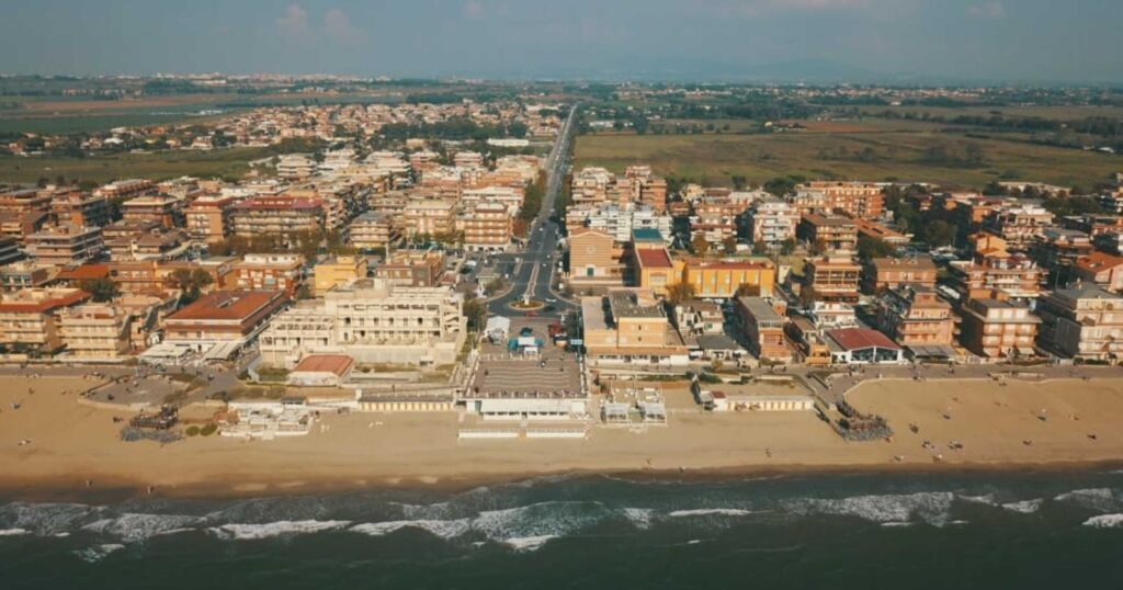 Torvajanica, con la sua combinazione di natura, cultura e divertimento, è una meta ideale per chi cerca una pausa rigenerante a pochi passi dalla Capitale